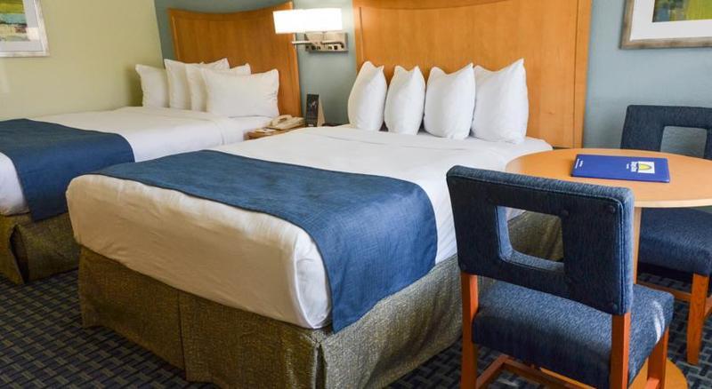 Hotel Days By Wyndham Cruiseport West At I-95/524
