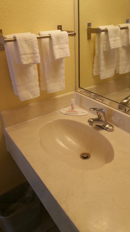 Days By Wyndham Cruiseport West At I-95/524 Hotel 2*