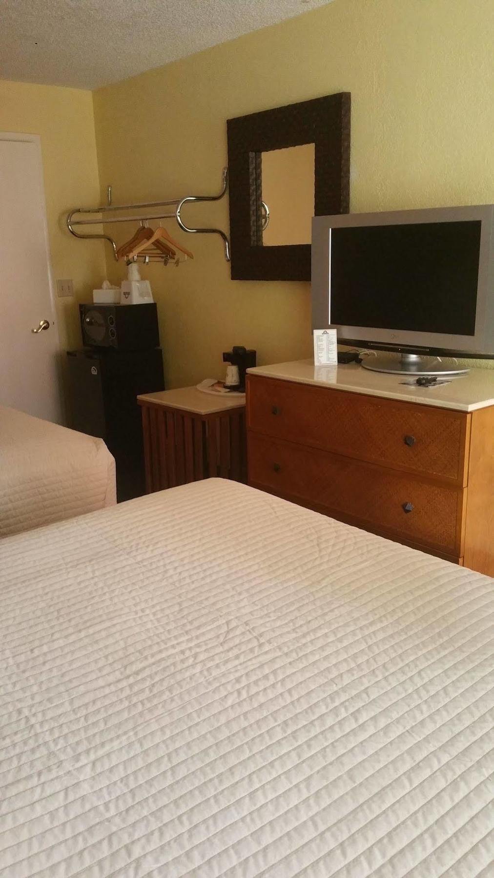 Hotel Days By Wyndham Cruiseport West At I-95/524